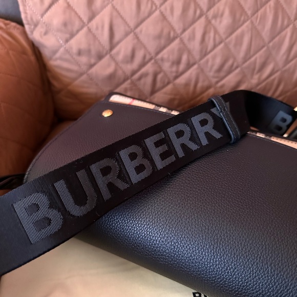 New!! Burberry Note Medium Leather Vintage Check Crossbody Bag - Picture 7 of 13